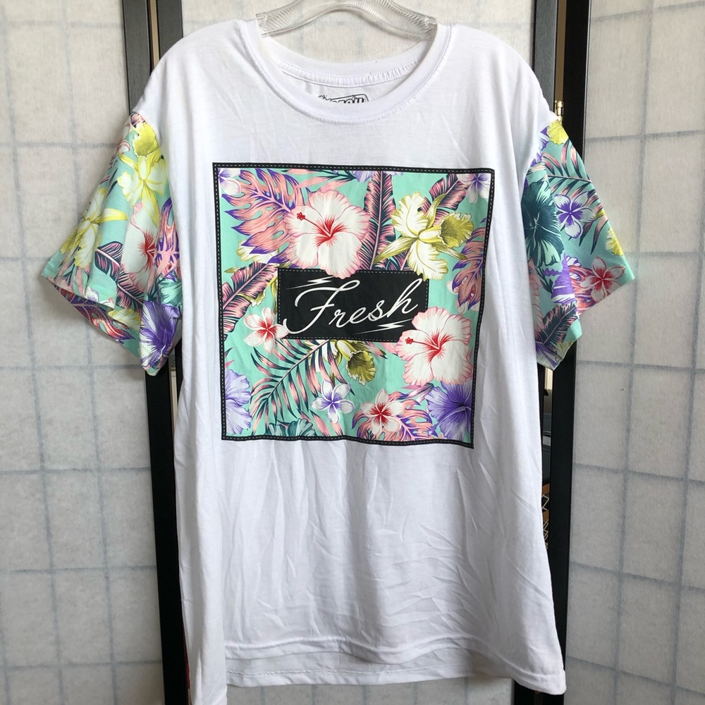Men’s Fresh Laundry floral tee